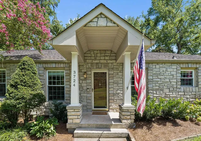 Photo 4 of Single family home for sale at 3724 Woodmont Ln, Nashville, TN 37215 | MLS# 3612515 | Listing updated on 2026-10-08
