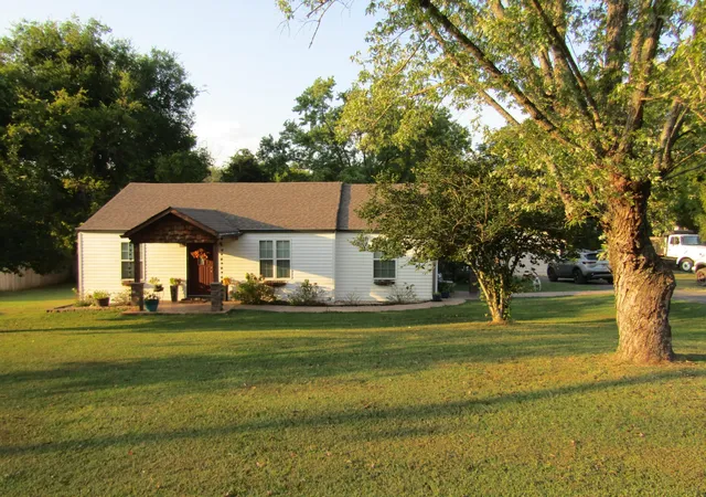 Photo 3 of Single family home for sale at 326 Hillsdale St, Lewisburg, TN 37091 | MLS# 3548058 | Listing updated on 2026-09-19