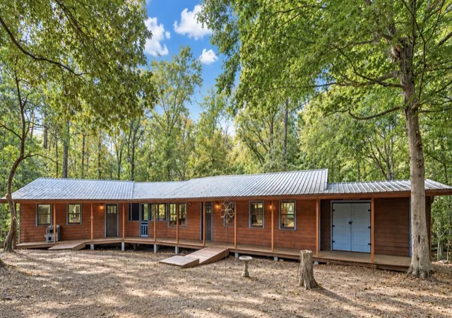Photo 1 of Single family home for sale at 1035 Riverview Rd, Centerville, TN 37033 | MLS# 3592143 | Listing updated on 2026-10-03