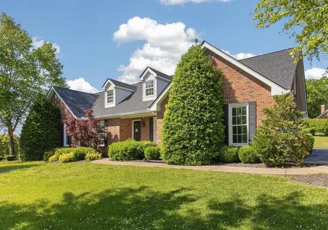 Photo 3 of Single family home for sale at 505 Lakeside Dr, Springfield, TN 37172 | MLS# 3548098 | Listing updated on 2026-09-24
