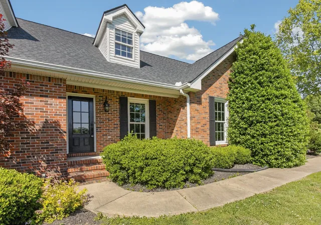 Photo 4 of Single family home for sale at 505 Lakeside Dr, Springfield, TN 37172 | MLS# 3548098 | Listing updated on 2026-09-24