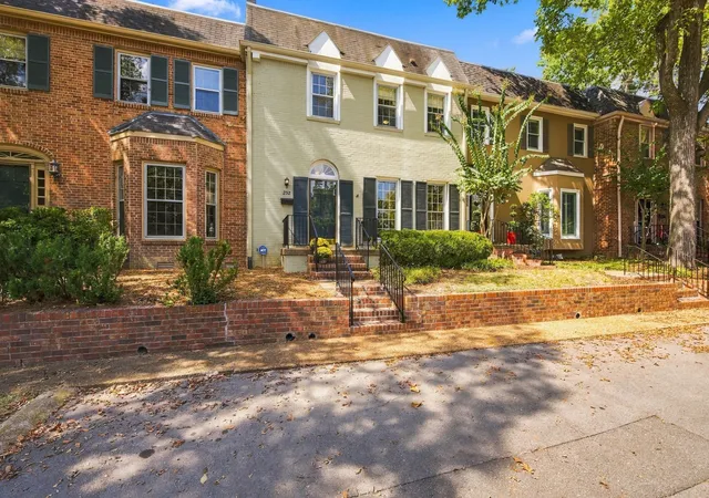 Photo 2 of Townhouse for sale at 4400 Belmont Park Ter #252, Nashville, TN 37215 | MLS# 3597833 | Listing updated on 2026-10-07