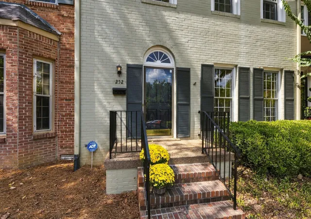 Photo 3 of Townhouse for sale at 4400 Belmont Park Ter #252, Nashville, TN 37215 | MLS# 3597833 | Listing updated on 2026-10-07