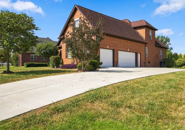 Photo 2 of Single family home for sale at 1311 Heather Pl, Murfreesboro, TN 37128 | MLS# 3596440 | Listing updated on 2026-09-25