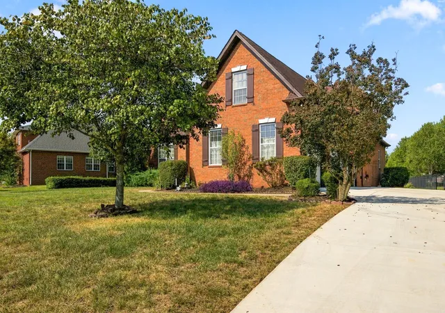 Photo 3 of Single family home for sale at 1311 Heather Pl, Murfreesboro, TN 37128 | MLS# 3596440 | Listing updated on 2026-09-25