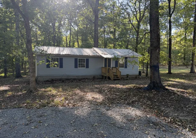 Photo 2 of Single family home for sale at 136 Beechview Dr, Clifton, TN 38425 | MLS# 3548144 | Listing updated on 2026-09-29