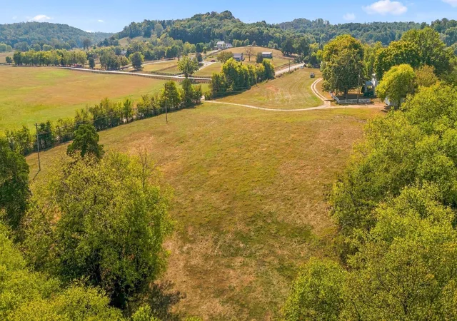 Photo 3 of House for sale at 1775 Popes Chapel Rd, Thompsons Station, TN 37179 | MLS# 3594706 | Listing updated on 2026-09-29