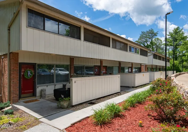 Photo 2 of Townhouse for sale at 2806 Suncrest Rd #10, Pigeon Forge, TN 37863 | MLS# 3591891 | Listing updated on 2026-09-17
