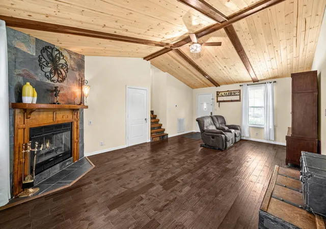 Photo 4 of Single family home for sale at 245 Millstone Cir, Clarksville, TN 37042 | MLS# 3610315 | Listing updated on 2026-10-27