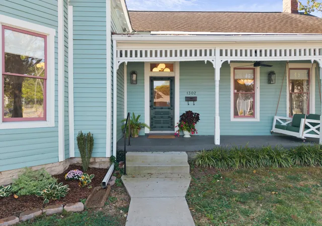 Photo 2 of Single family home for sale at 1302 Shelby Ave, Nashville, TN 37206 | MLS# 3592630 | Listing updated on 2026-10-03
