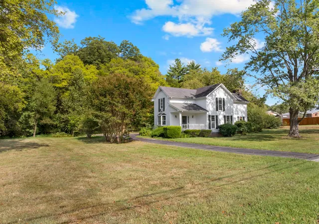 Photo 2 of Single family home for sale at 215 Stardust Dr, Shelbyville, TN 37160 | MLS# 3594304 | Listing updated on 2026-09-18