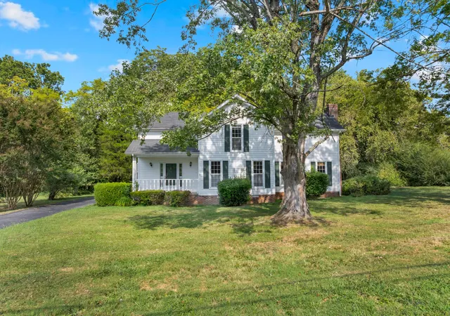 Photo 3 of Single family home for sale at 215 Stardust Dr, Shelbyville, TN 37160 | MLS# 3594304 | Listing updated on 2026-09-18