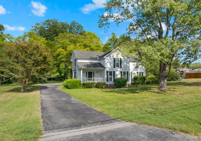 Photo 3 of Single family home for sale at 215 Stardust Dr, Shelbyville, TN 37160 | MLS# 3594304 | Listing updated on 2026-09-18