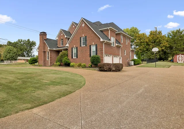 Photo 2 of Single family home for sale at 2401 W Clay Dr, Lebanon, TN 37087 | MLS# 3597478 | Listing updated on 2026-09-26