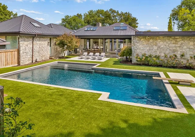 Photo 1 of Mansion for sale at 6210 Hickory Valley Rd, Nashville, TN 37205 | MLS# 3592553 | Listing updated on 2026-09-23