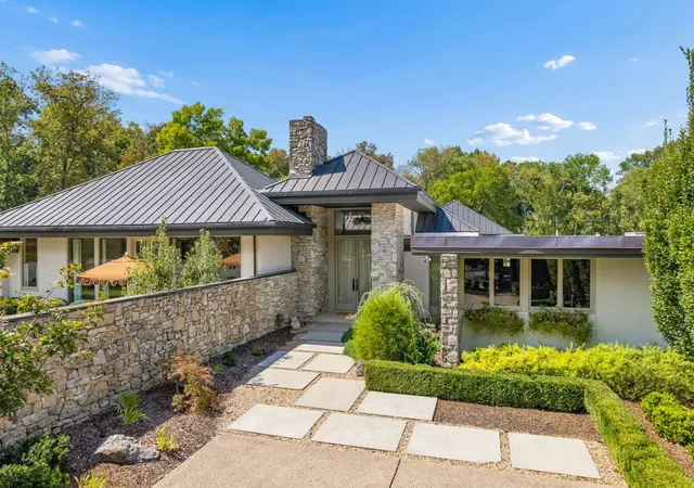 Photo 2 of Mansion for sale at 6210 Hickory Valley Rd, Nashville, TN 37205 | MLS# 3592553 | Listing updated on 2026-09-23