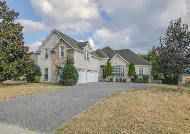 Photo 1 of Single family home for sale at 649 Bonita Pkwy S, Hendersonville, TN 37075 | MLS# 3591958 | Listing updated on 2026-09-18