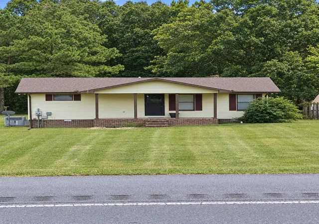 Photo 2 of Single family home for sale at 11331 Tullahoma Hwy, Tullahoma, TN 37388 | MLS# 3592149 | Listing updated on 2026-10-04
