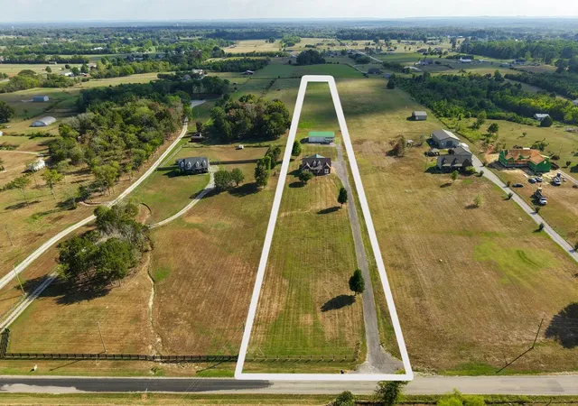 Photo 4 of Single family home for sale at 1985 Egypt Rd, Chapel Hill, TN 37034 | MLS# 3601339 | Listing updated on 2026-10-10