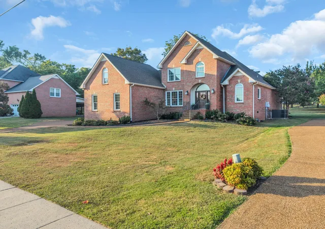 Photo 3 of Sale Pending at 154 Wyncrest Way, Hendersonville, TN 37075 | MLS# 3592038 | Listing updated on 2026-10-05