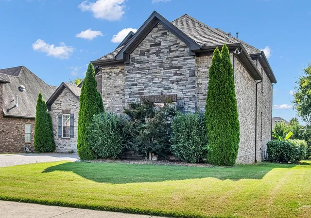 Photo 2 of Single family home for sale at 109 Saranac Trl, Hendersonville, TN 37075 | MLS# 3596266 | Listing updated on 2026-09-20