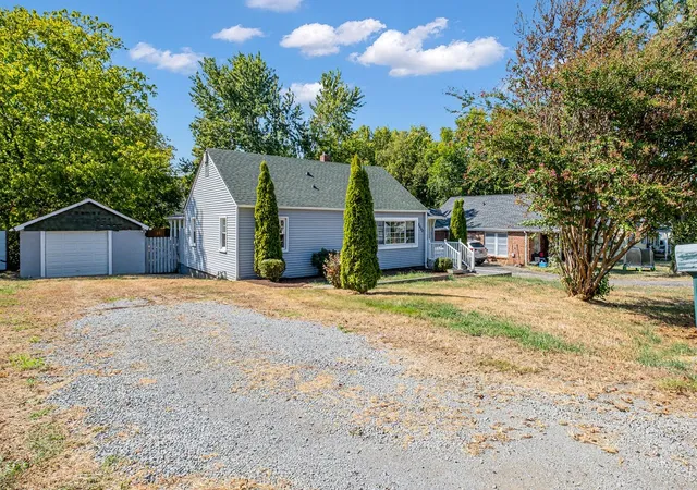 Photo 3 of Single family home for sale at 3033 Louise Dr, Nashville, TN 37211 | MLS# 3592459 | Listing updated on 2026-09-18