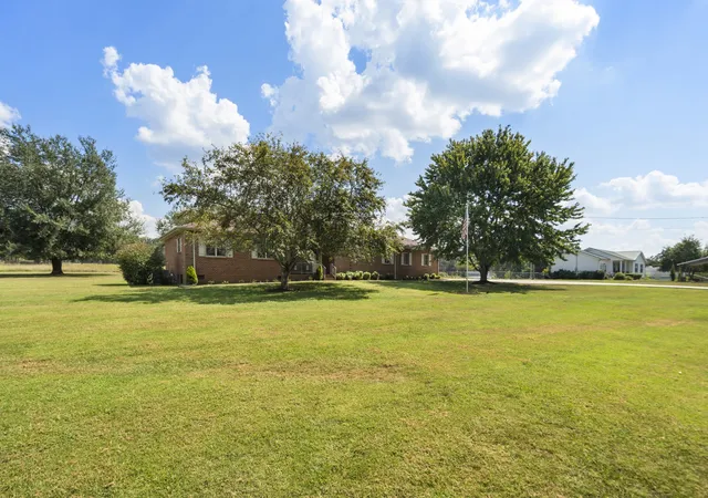 Photo 4 of Single family home for sale at 1279 Highway 48 S, Dickson, TN 37055 | MLS# 3596299 | Listing updated on 2026-10-06