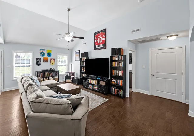 Photo 4 of Single family home for sale at 603 Hollow Crst, Clarksville, TN 37042 | MLS# 3602095 | Listing updated on 2026-10-05