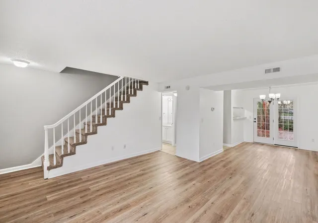 Listing Photo 4 - Condo for sale in building located at 1814th Dr Martin Luther King Jr B, Murfreesboro, TN 37130