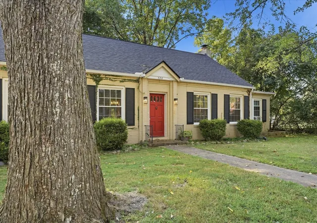 Photo 1 of Single family home for sale at 520 York St, Clarksville, TN 37040 | MLS# 3592597 | Listing updated on 2026-09-18