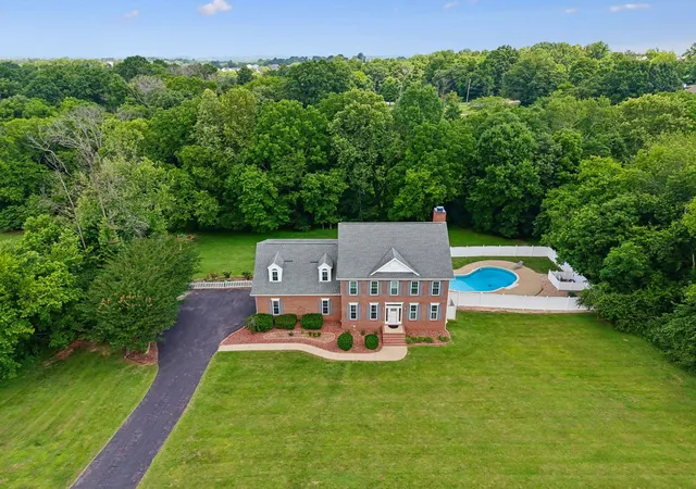 Photo 1 of Single family home for sale at 1404 Brook Dr, Columbia, TN 38401 | MLS# 3595522 | Listing updated on 2026-09-30