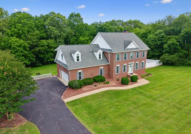 Photo 3 of Single family home for sale at 1404 Brook Dr, Columbia, TN 38401 | MLS# 3595522 | Listing updated on 2026-09-30