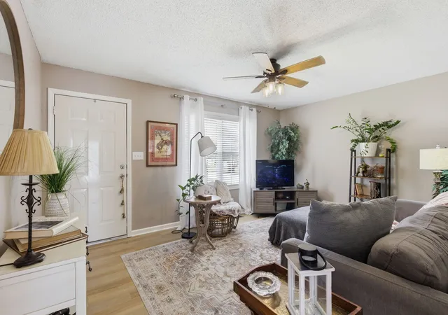 Photo 3 of Single family home for sale at 1829 Needmore Rd, Clarksville, TN 37042 | MLS# 3597899 | Listing updated on 2026-09-23