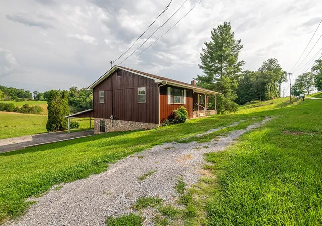 Photo 2 of Single family home for sale at 4635 Warrensburg Rd, Greeneville, TN 37743 | MLS# 3622725 | Listing updated on 2026-10-19