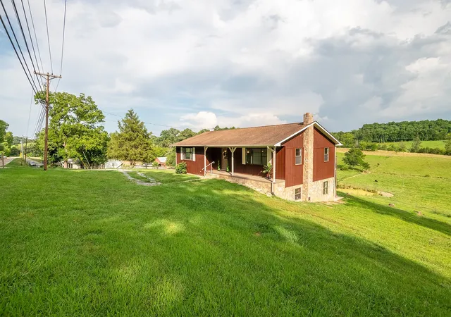Photo 3 of Single family home for sale at 4635 Warrensburg Rd, Greeneville, TN 37743 | MLS# 3622725 | Listing updated on 2026-10-19