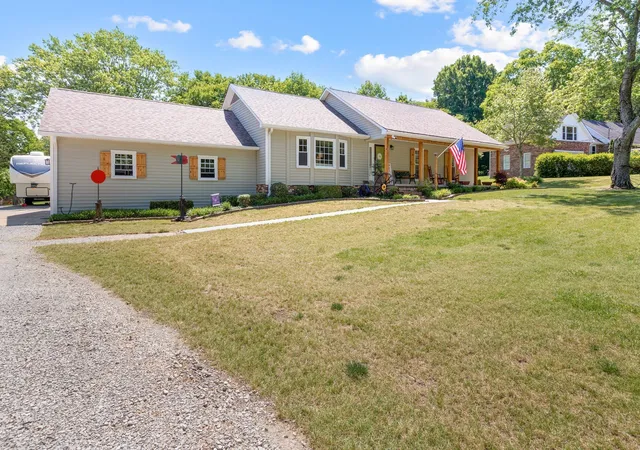 Photo 3 of Single family home for sale at 415 Centennial Ave, Lewisburg, TN 37091 | MLS# 3596647 | Listing updated on 2026-10-03
