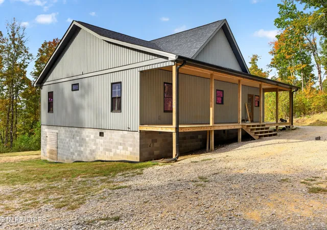 Photo 4 of Single family home for sale at 715 Crab Mountain Rd, Jamestown, TN 38556 | MLS# 3592288 | Listing updated on 2026-09-30