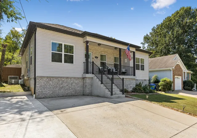 Photo 1 of Single family home for sale at 245 Valley Dr, Columbia, TN 38401 | MLS# 3593341 | Listing updated on 2026-09-23