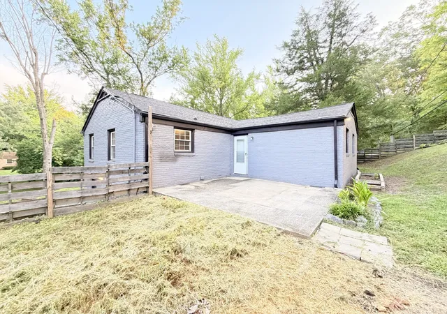 Photo 4 of Single family home for sale at 1223 Beverly Hills Dr, Clarksville, TN 37040 | MLS# 3592332 | Listing updated on 2026-10-29