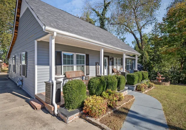 Photo 2 of Single family home for sale at 328 Towles Ave, Mc Minnville, TN 37110 | MLS# 3592377 | Listing updated on 2026-10-02