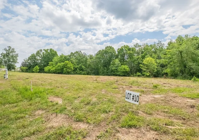 Photo 3 of Manufactured home for sale at 8479 Hoskins Holw Rd, Westmoreland, TN 37186 | MLS# 3592443 | Listing updated on 2026-10-26