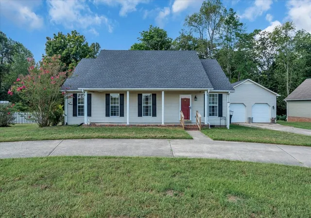 Single family home for sale at 672 Old Snow Hl Rd, Dowelltown, TN 37059 | MLS# 3598417