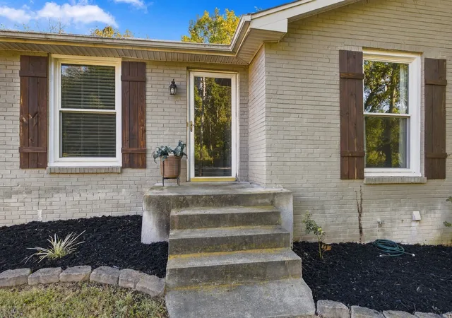 Photo 4 of Single family home for sale at 425 Lakeshore Dr, Old Hickory, TN 37138 | MLS# 3614494 | Listing updated on 2026-10-08