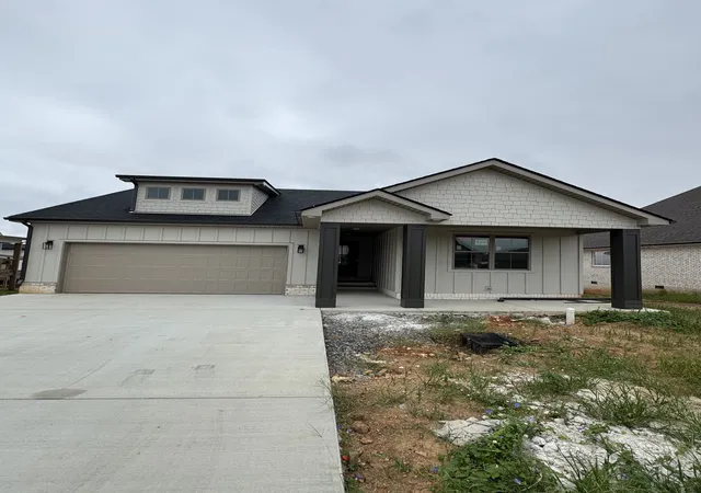 Single family home for sale at 907 Bankside Dr, Clarksville, TN 37043 | MLS# 3593102