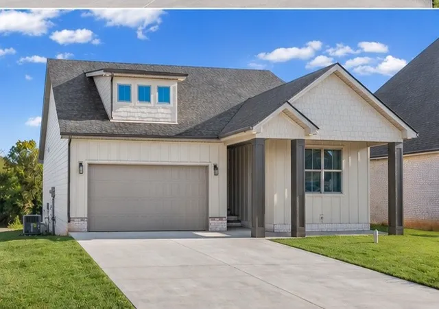 Photo 2 of Single family home for sale at 907 Bankside Dr, Clarksville, TN 37043 | MLS# 3593102 | Listing updated on 2026-10-08