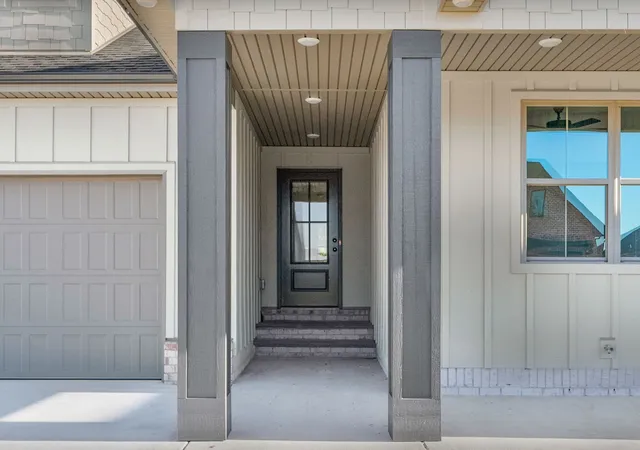 Photo 3 of Single family home for sale at 907 Bankside Dr, Clarksville, TN 37043 | MLS# 3593102 | Listing updated on 2026-10-08
