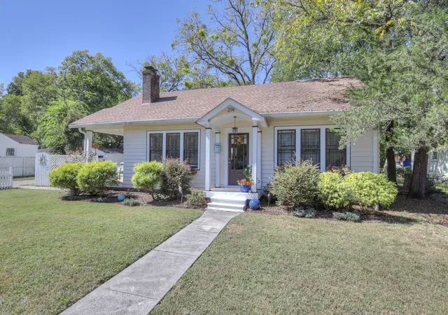 Photo 3 of Single family home for sale at 214 Pennsylvania Ave, Lebanon, TN 37087 | MLS# 3592859 | Listing updated on 2026-10-07