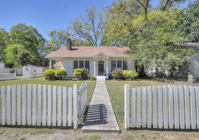 Photo 1 of Single family home for sale at 214 Pennsylvania Ave, Lebanon, TN 37087 | MLS# 3592859 | Listing updated on 2026-10-07