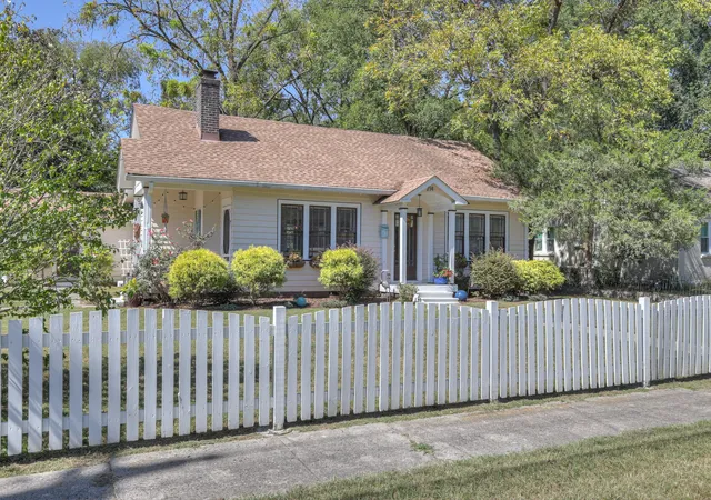 Photo 3 of Single family home for sale at 214 Pennsylvania Ave, Lebanon, TN 37087 | MLS# 3592859 | Listing updated on 2026-10-07