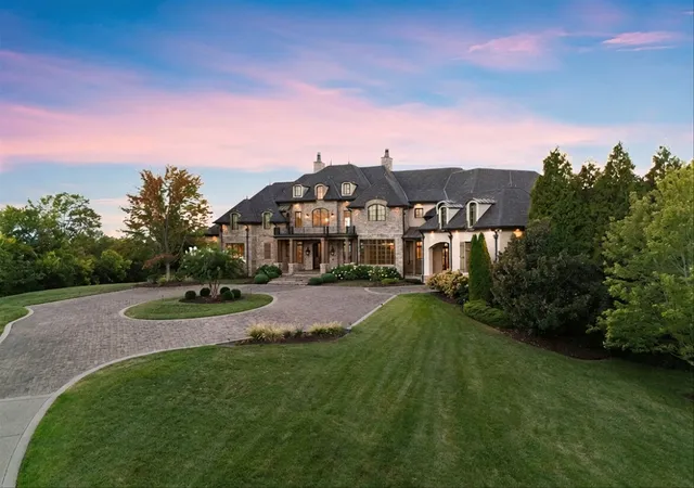 Photo 3 of Mansion for sale at 513 King Richards Ct, Franklin, TN 37067 | MLS# 3594216 | Listing updated on 2026-10-02